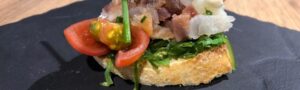Tartar de ahumados y wakame