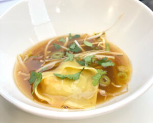 Sopa thai de wonton